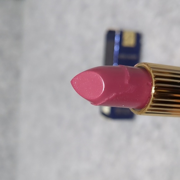 Estée Lauder Sig 19 Orchid Light Lipstick - Picture 5 of 9